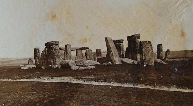 http://www.ancient-wisdom.co.uk/Images/countries/English%20pics/Stonehenge_1877.jpg
